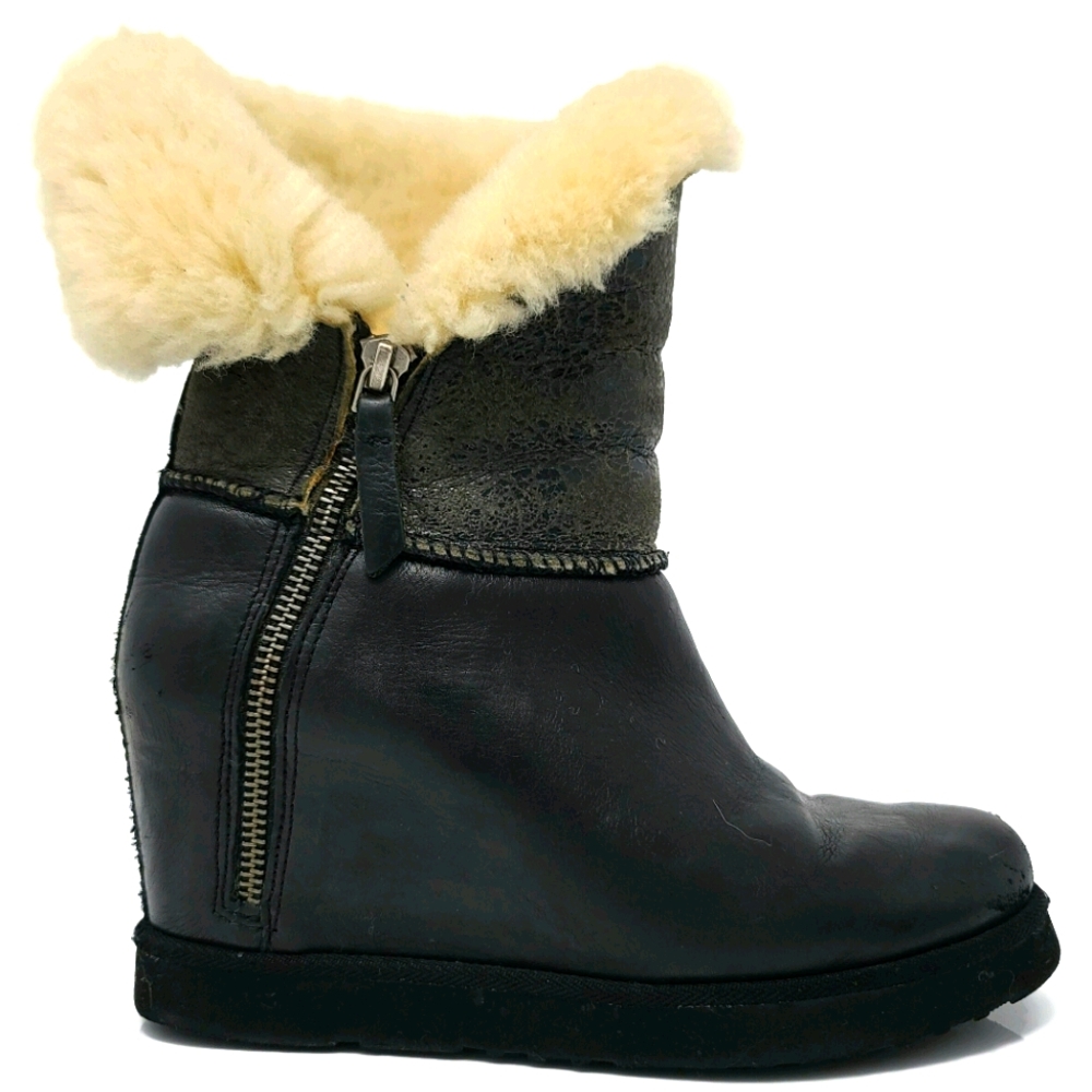 Koolaburra 'La Volta' Shearling Cuff Wedge Size 5